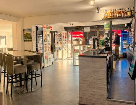 Intérieur du bar Le Saint Ouen espace TV Saint-Ouen-du-Tilleul