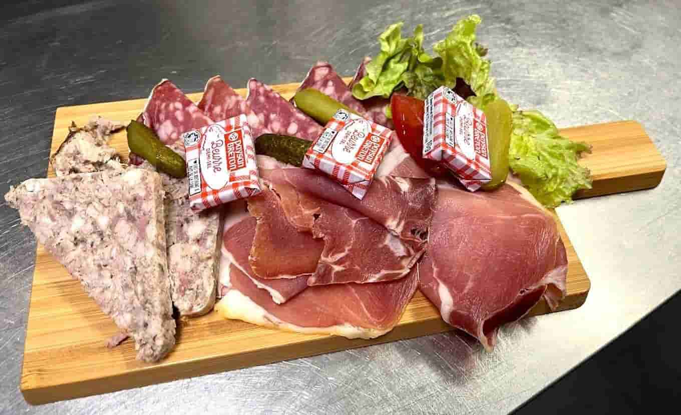 Planche charcuterie fromage Bar Le Saint Ouen