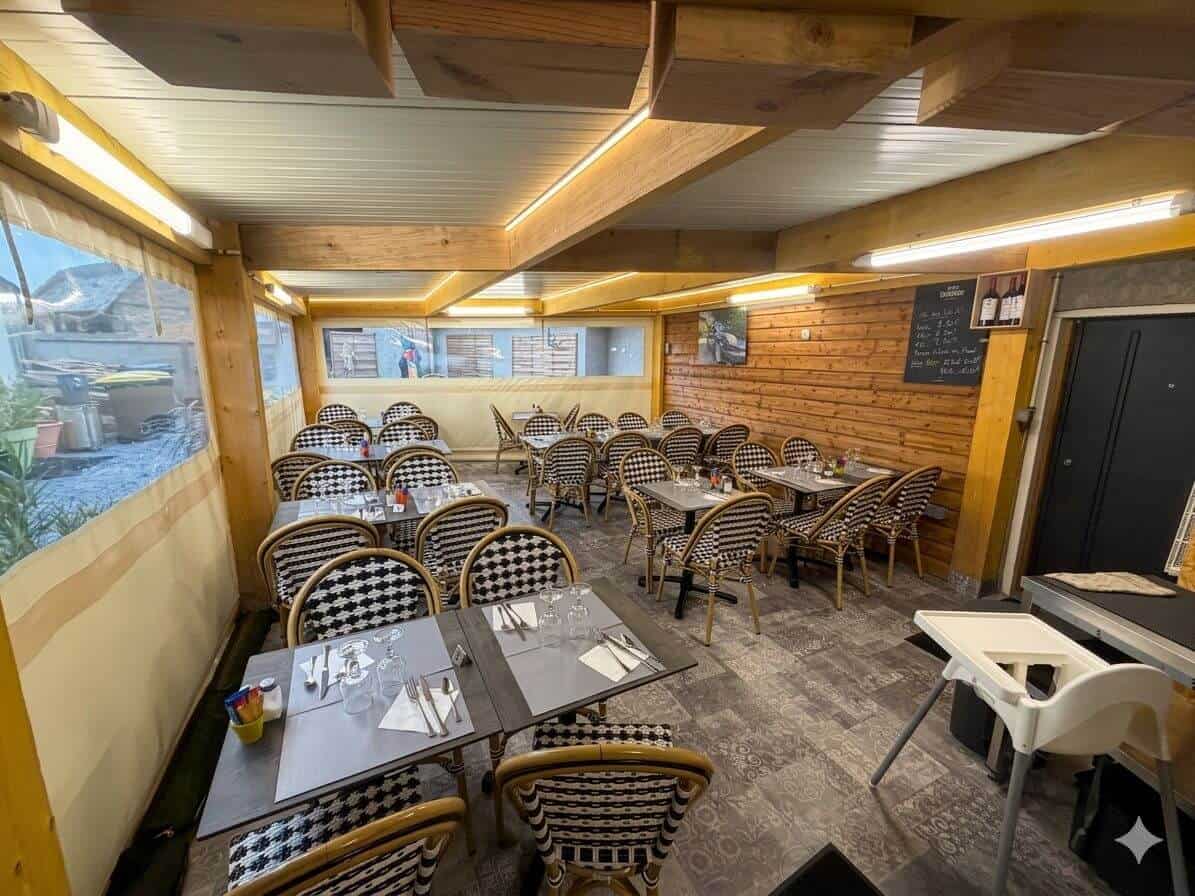 Terrasse couverte du Saint Ouen bar brasserie Saint-Ouen-du-Tilleul Normandie